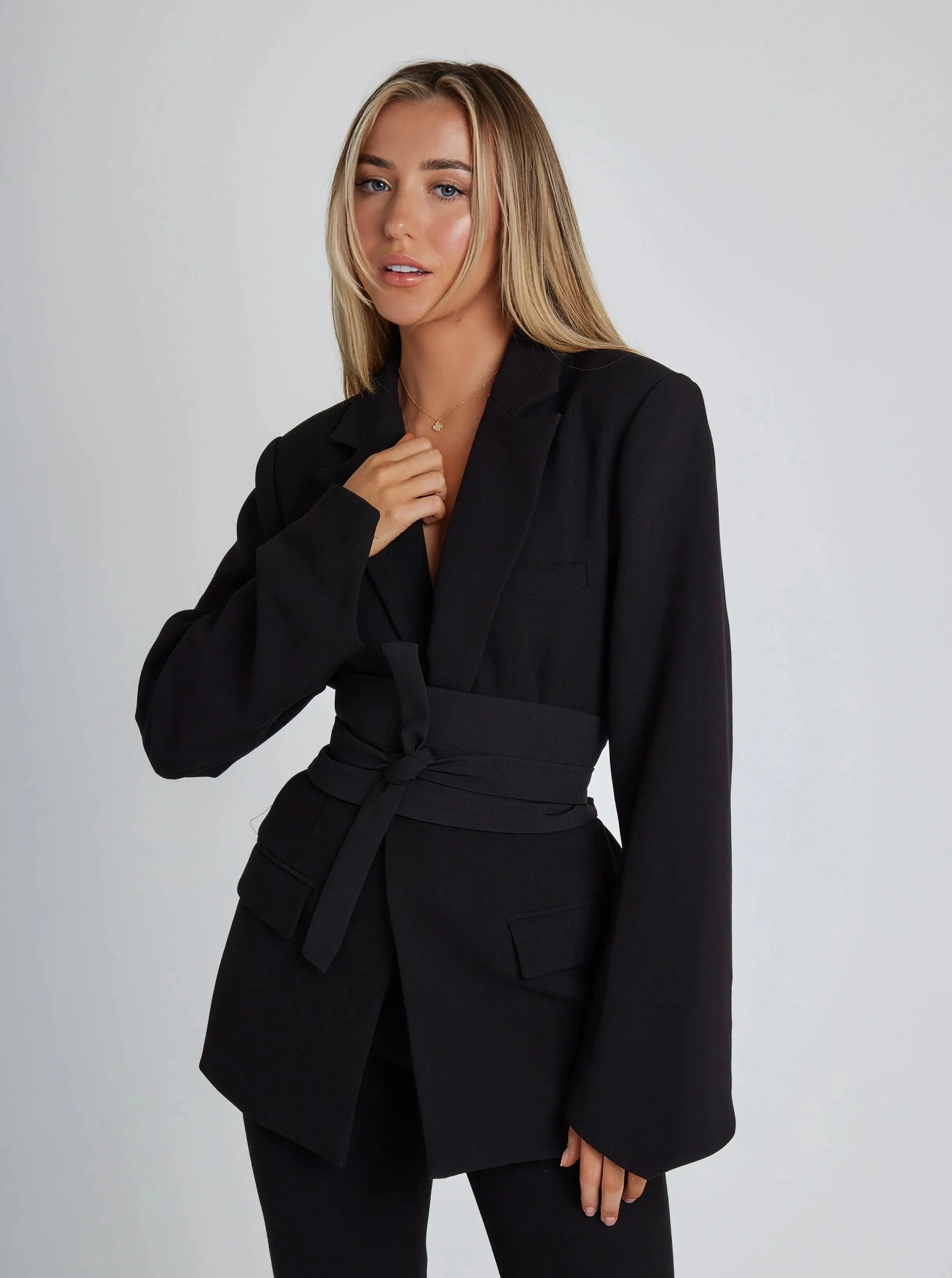 Tailored Belted Blazer with Wide Lapels and Sleek Silhouette