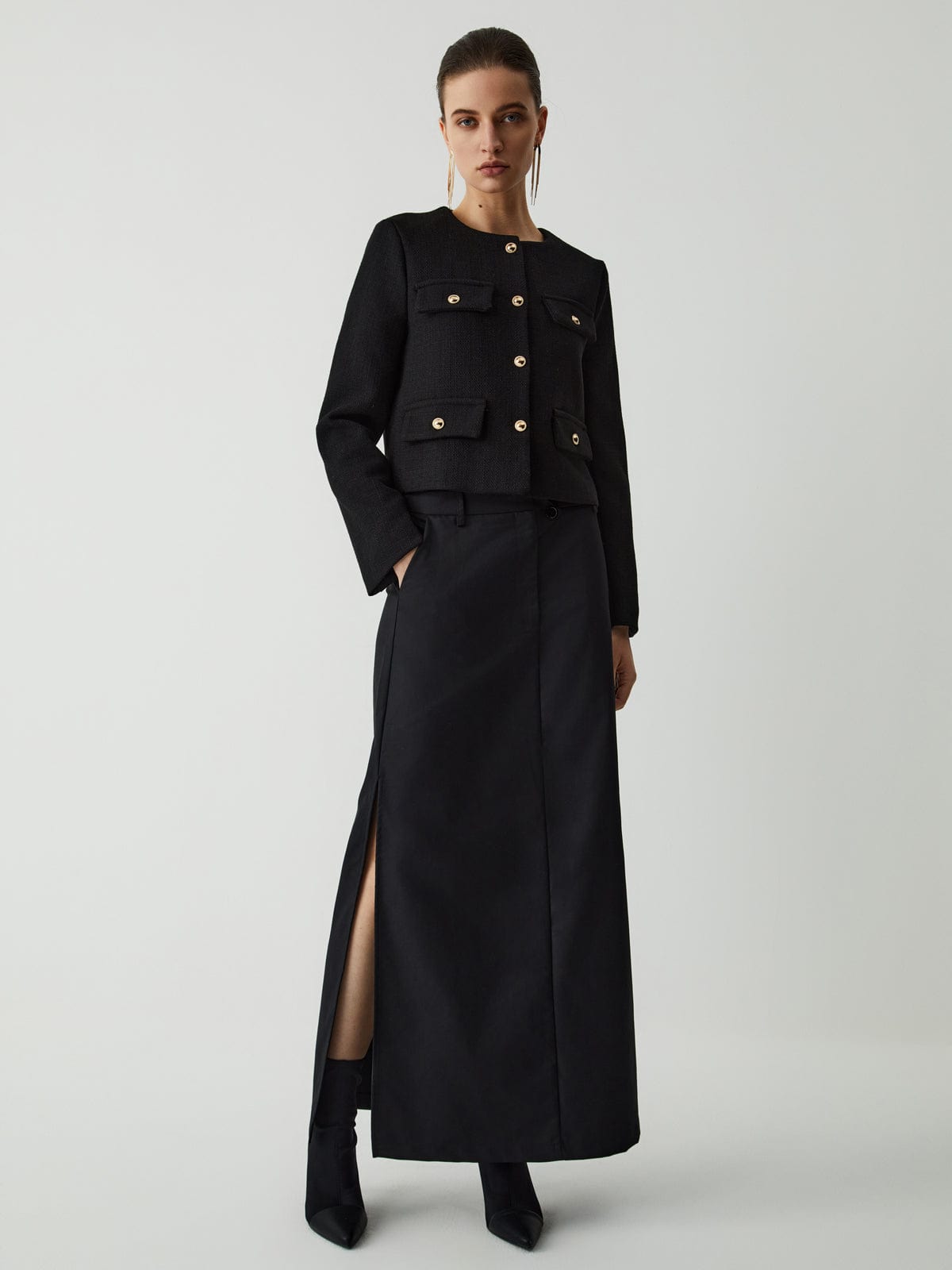 Chic Gold-Button Cropped Jacket with Pocket Detail