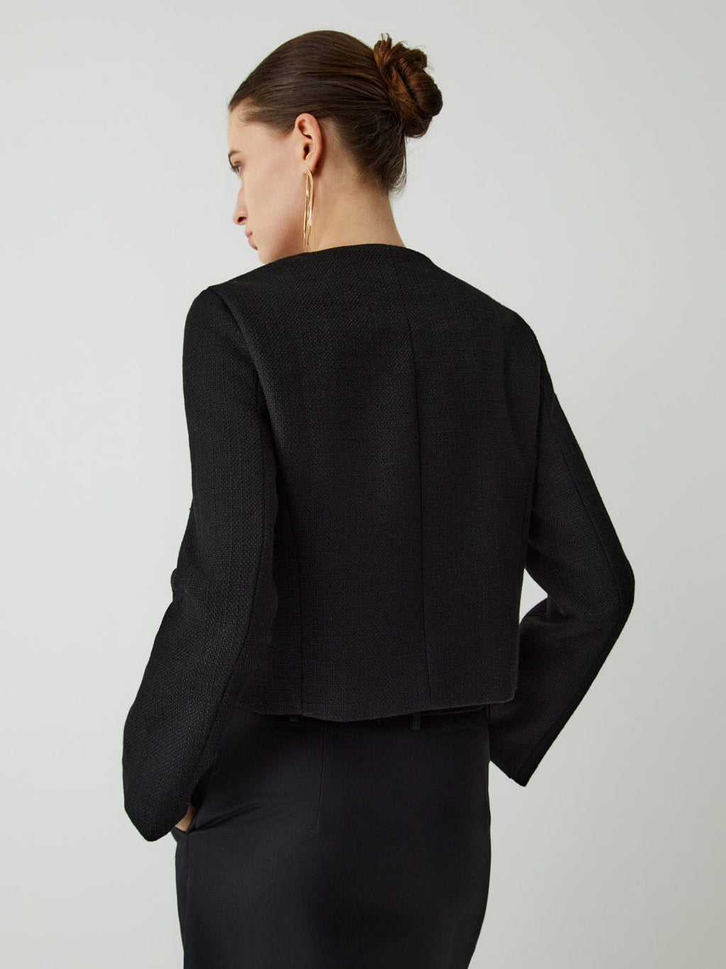 Chic Gold-Button Cropped Jacket with Pocket Detail