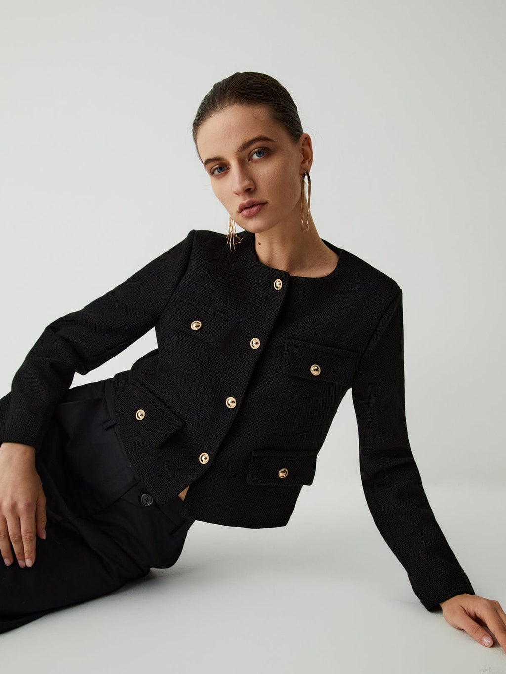 Chic Gold-Button Cropped Jacket with Pocket Detail