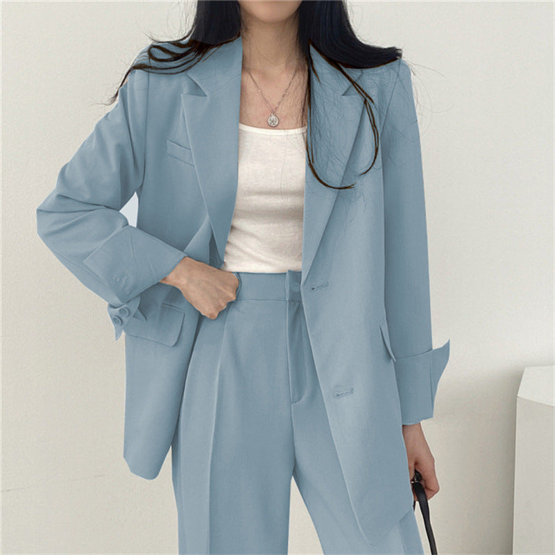 Elegant Tailored Blazer and Trouser Set with Modern Relaxed Fit